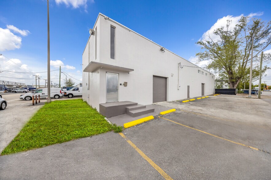Primary Photo Of 7550 W 2nd Ct, Hialeah Warehouse For Lease