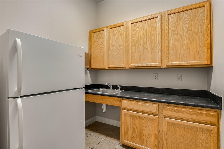 More Photos Of 13284 Pond Springs Rd, Austin Office For Sale