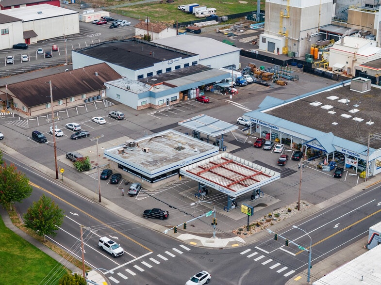 More Photos Of 300 Main St, Lynden Service Station For Sale