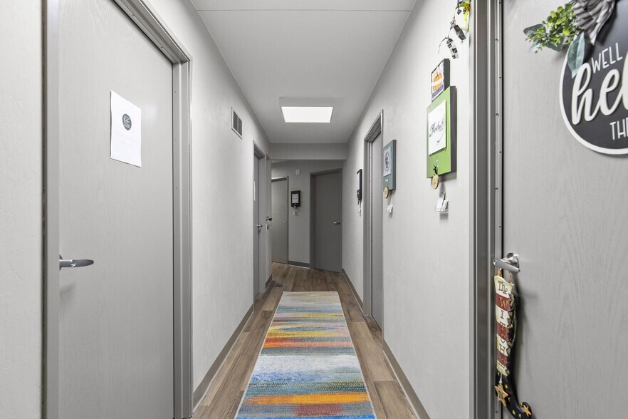 More Photos Of 2009 S Memorial Dr, Appleton Office For Sale