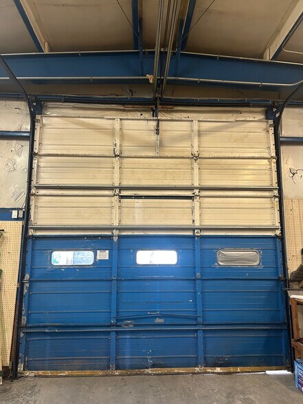 More Photos Of 925 Ulrich Ave, Louisville Warehouse For Lease