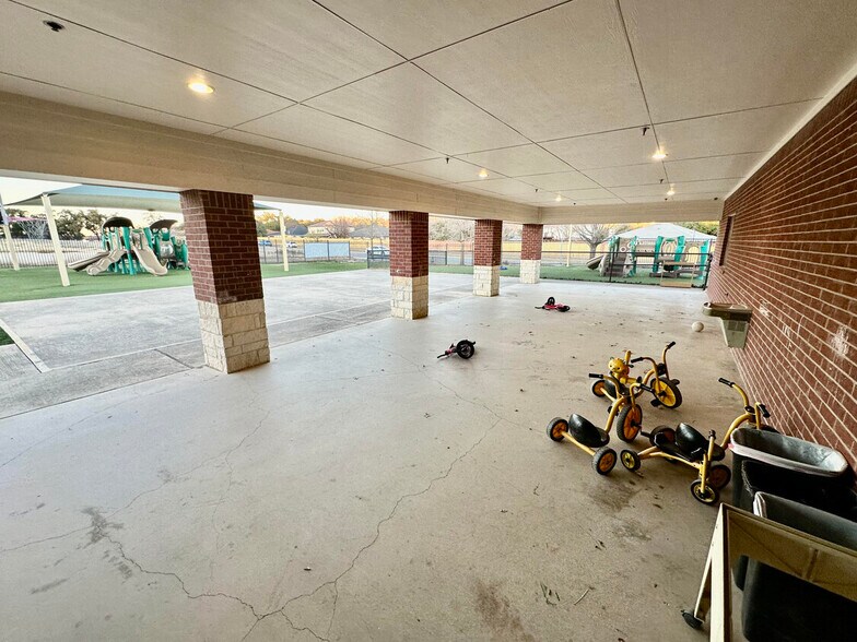 More Photos Of 1301 N Lakeline Blvd, Cedar Park Schools For Lease