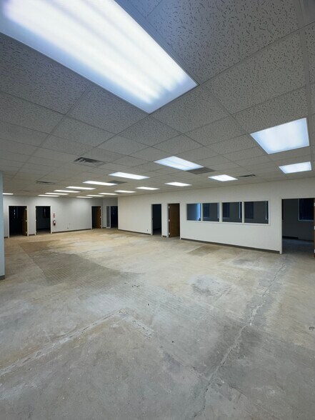 More Photos Of 139 S Broad St, Griffith Office For Lease