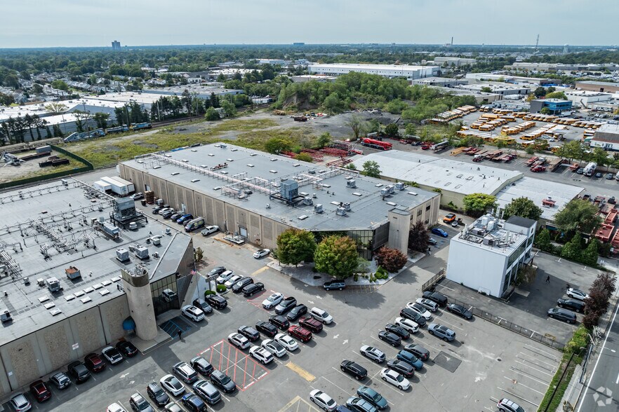 More Photos Of 385 W John St, Hicksville Warehouse For Lease