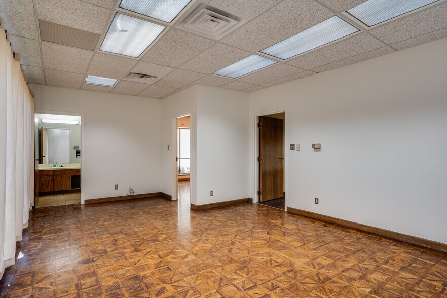 More Photos Of 2716 Commerce St, Wichita Falls Industrial For Sale