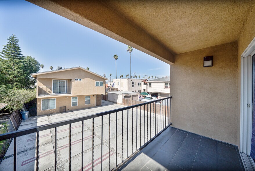 More Photos Of 943 Broad Ave, Wilmington Apartments For Sale