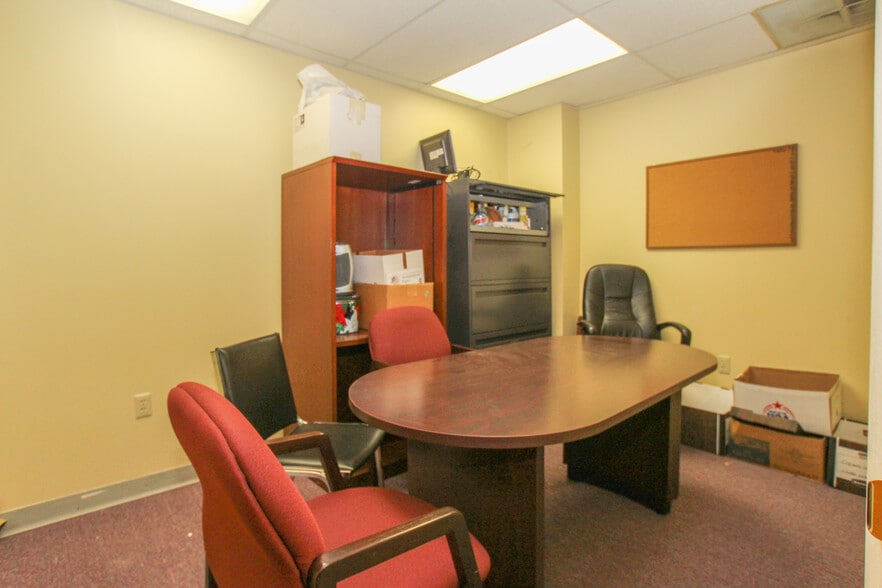 More Photos Of 2980 Linden St, Bethlehem Storefront Retail Office For Lease