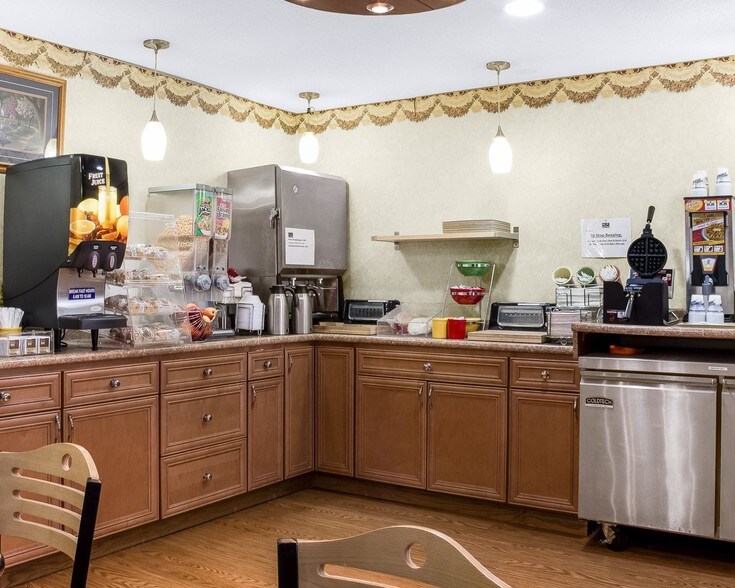 More Photos Of 900 N 43rd St, Grand Forks Hotel For Sale