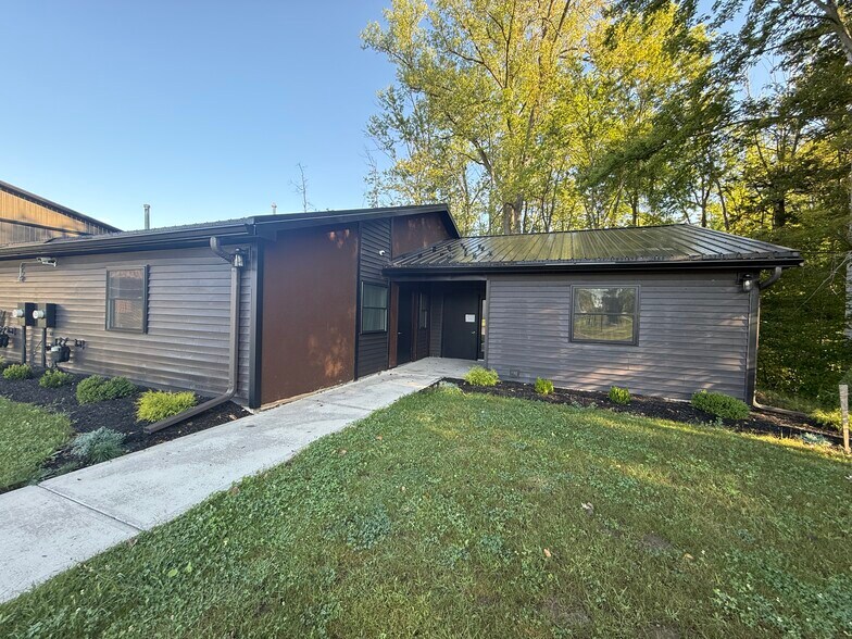 More Photos Of 8287-8289 Loop Rd, Baldwinsville Office For Lease