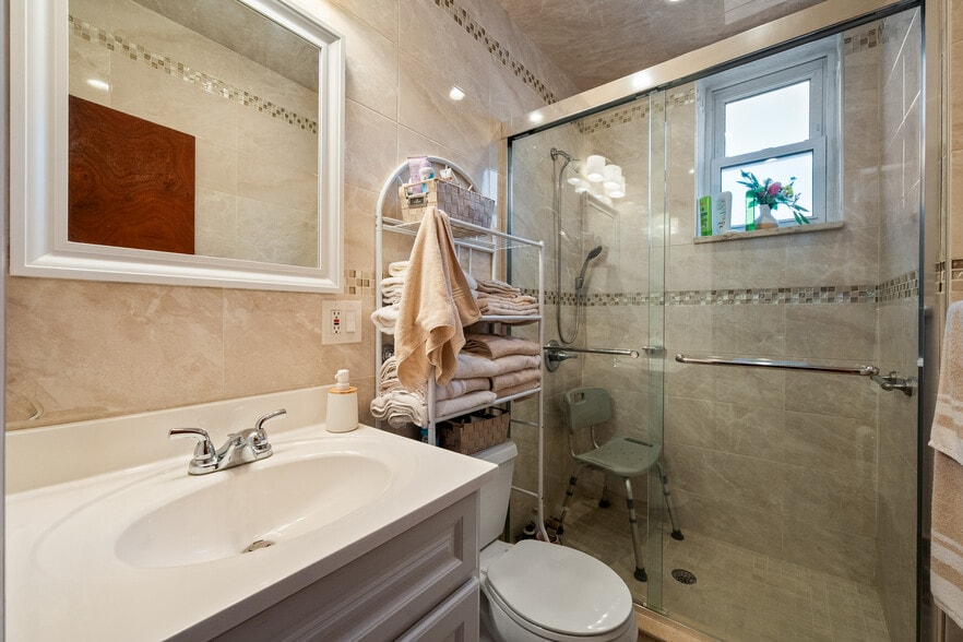 More Photos Of 2101 76th St, Brooklyn Flex For Sale