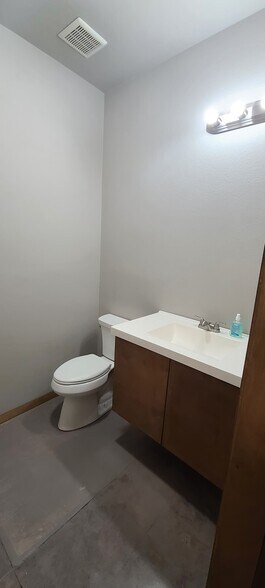 More Photos Of 5520 Military Pky, Dallas Industrial For Sale