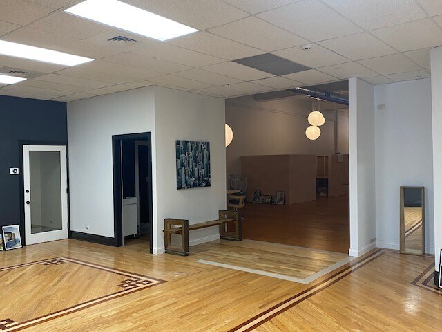 More Photos Of 6332 Roosevelt Rd, Oak Park Loft Creative Space For Sale