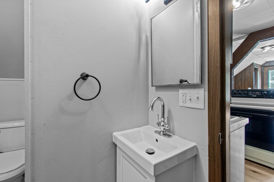 More Photos Of 1903 E Apple Creek Rd, Appleton Apartments For Sale