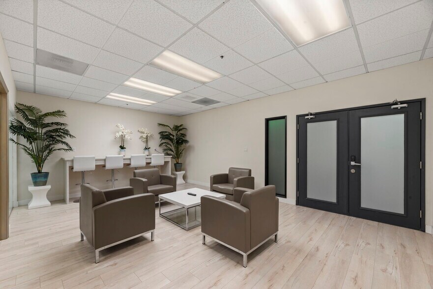 More Photos Of 28720 Roadside Dr, Agoura Hills Office For Lease