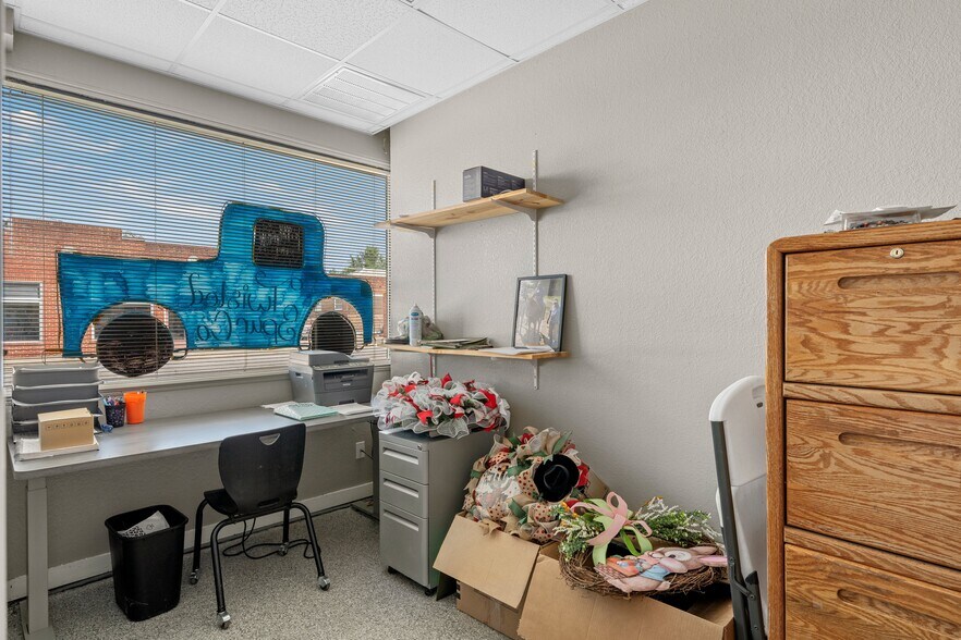 More Photos Of 219 Ave C, Rosebud General Retail For Sale