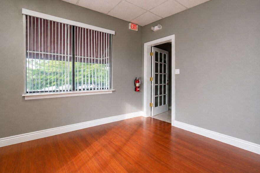 More Photos Of 9042-9108 US Highway 19, Port Richey Office For Lease