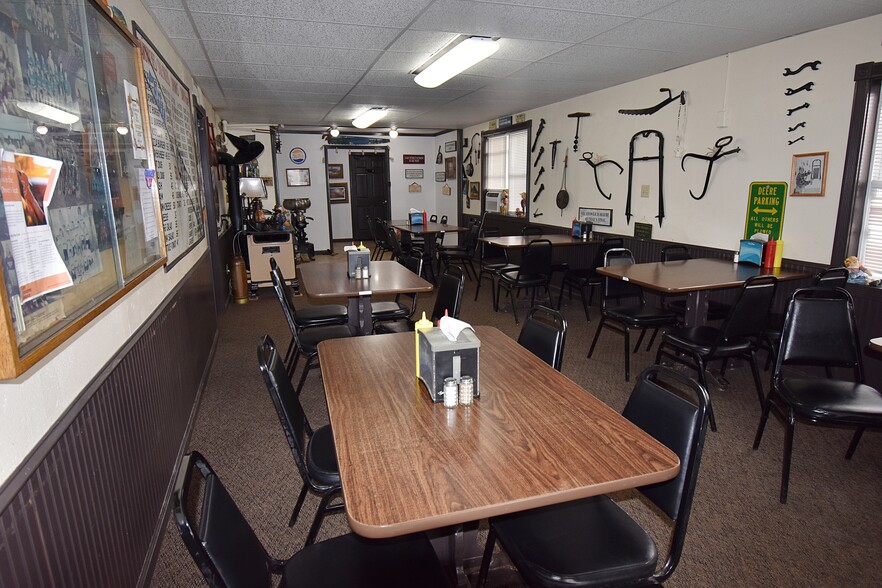 More Photos Of 911 South St, Jesup Restaurant For Sale