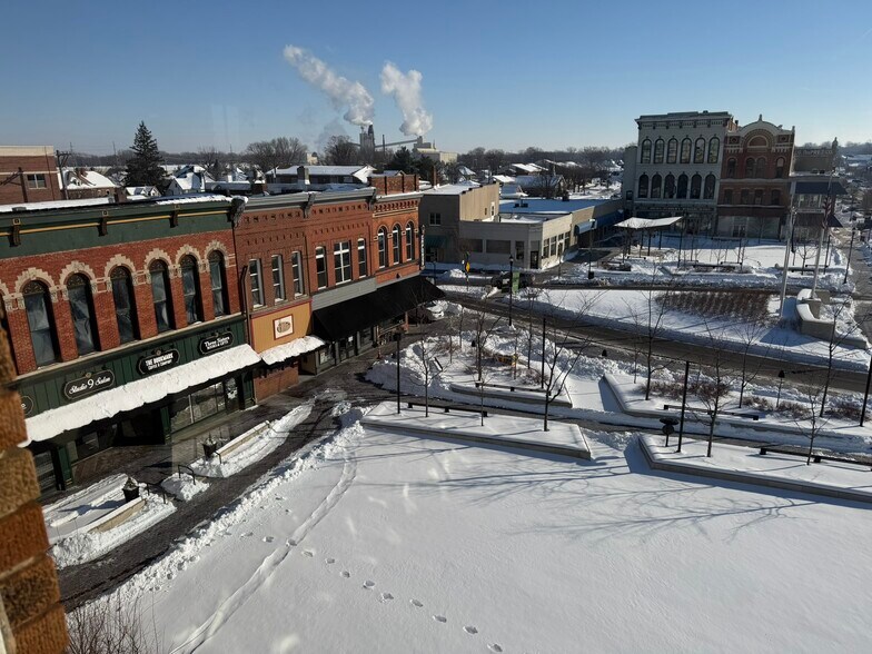 More Photos Of 23 Public Sq, Shelbyville Office For Sale