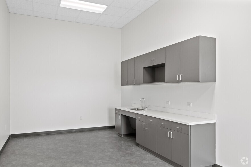 More Photos Of 700 S Kings Hwy, Fort Pierce Distribution For Sale