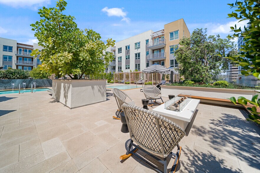 More Photos Of 585 Anton Blvd, Costa Mesa Apartments For Lease