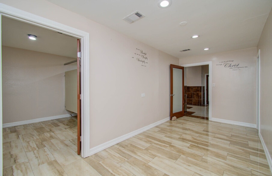 More Photos Of 11411 Homestead Rd, Houston Religious Facility For Sale