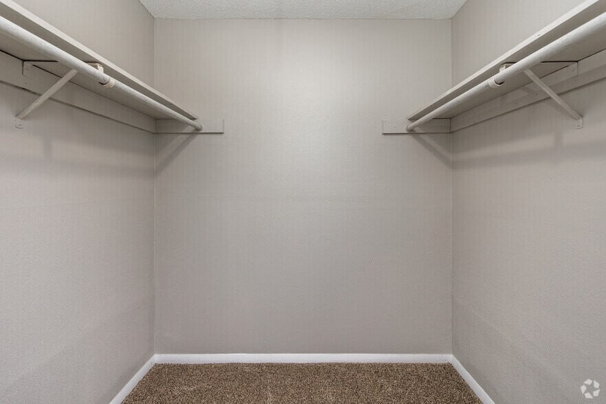 More Photos Of 3830 6th Ave, Des Moines Apartments For Sale