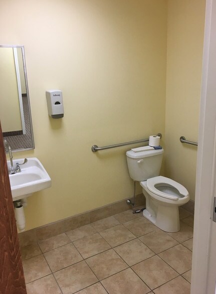 More Photos Of 301 West Chester Pike, Havertown Medical For Sale