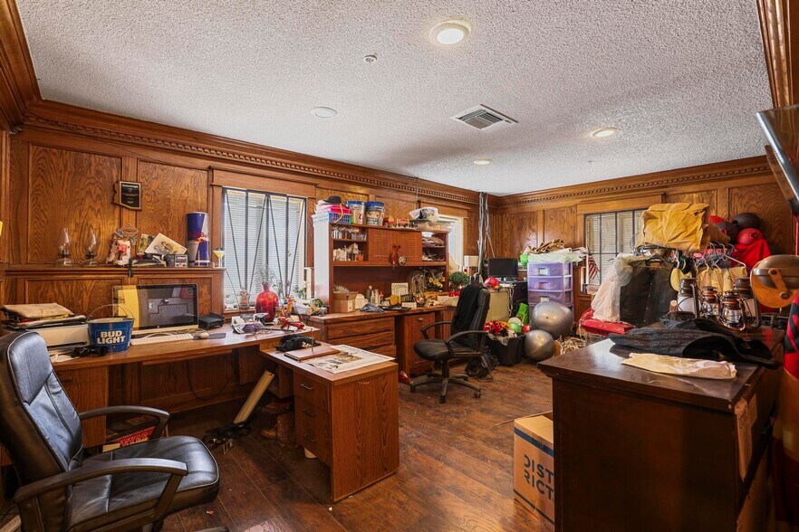 More Photos Of 607 W Main St, Payson Bar For Sale