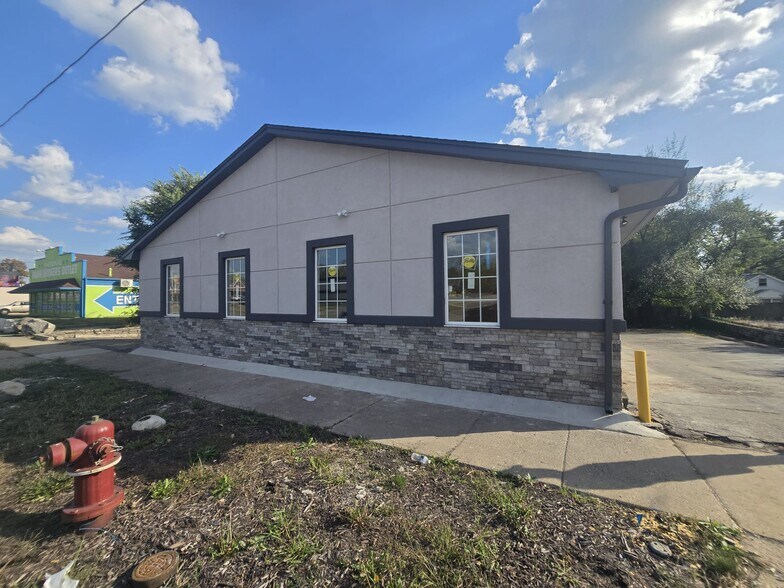 More Photos Of 1095 W Huron St, Waterford Medical For Lease