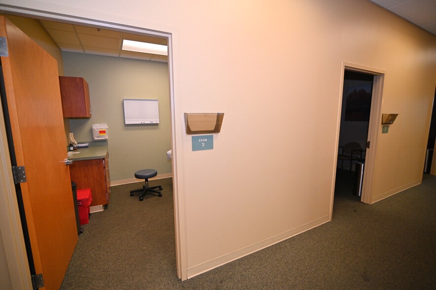 More Photos Of 2960 Technology Pl, Waldorf Research And Development For Lease