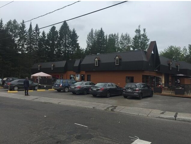 Primary Photo Of 1985 Ch Du Village, Saint-adolphe-d'howard General Retail For Sale