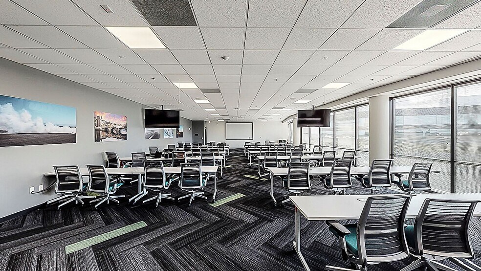 More Photos Of 5950 Hazeltine National Dr, Orlando Office For Lease