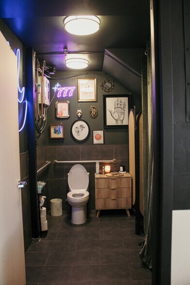 More Photos Of 2134 Curtis St, Denver Storefront For Lease