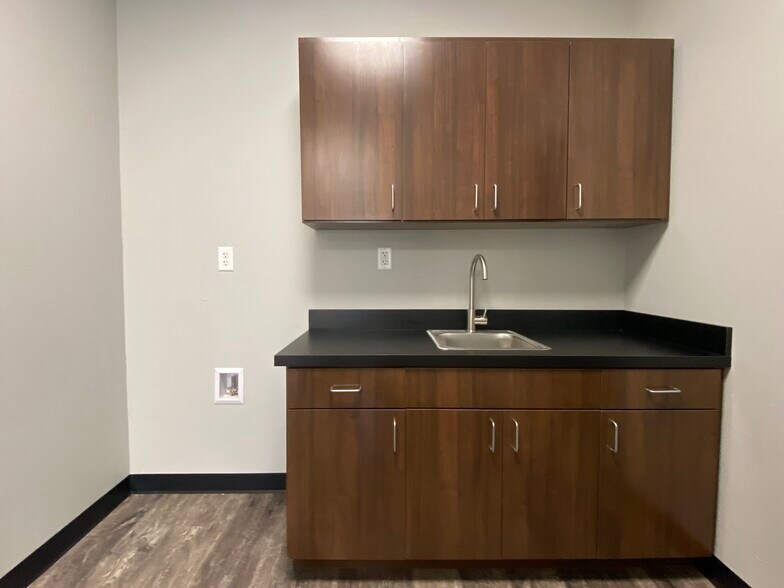 More Photos Of 7605 NW 79th Pl, Oklahoma City Industrial For Lease