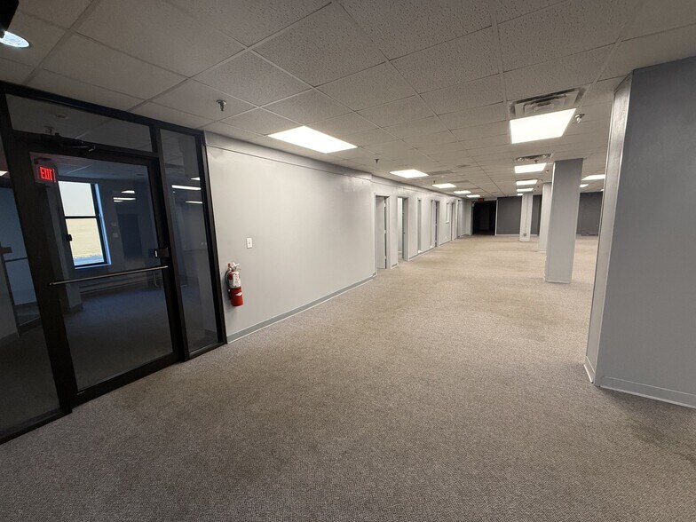 More Photos Of 3 W Pearl St, Batesville Manufacturing For Lease