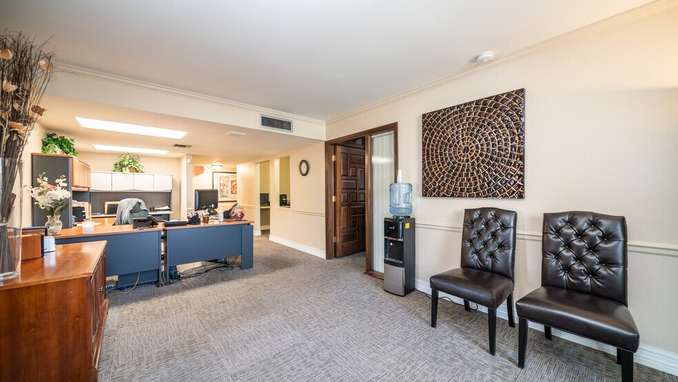 More Photos Of 2530 S Rural Rd, Tempe Office Residential For Lease