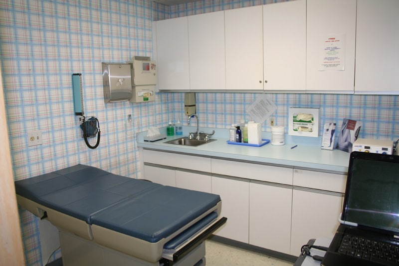 More Photos Of 2 Medical Center Dr, Springfield Medical For Lease