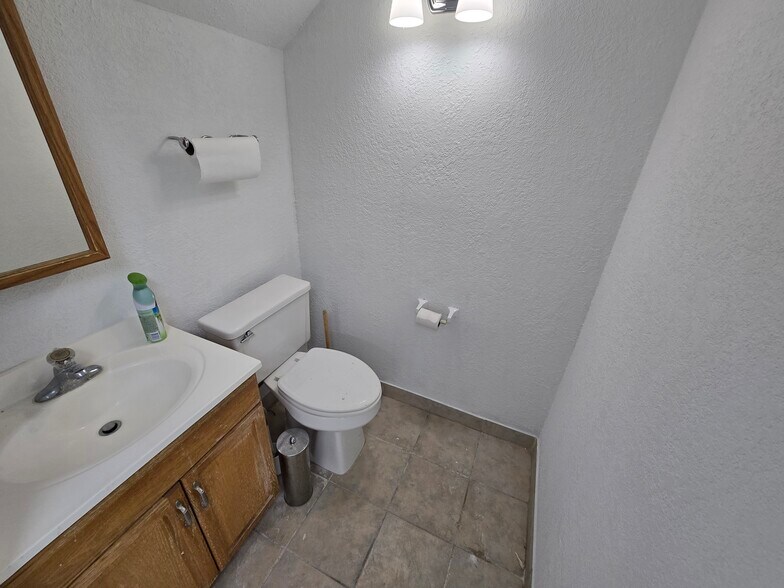More Photos Of 7800 W Oakland Park Blvd, Sunrise Medical For Sale