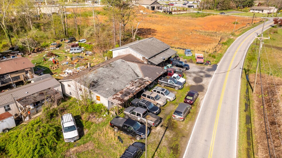 More Photos Of 1611 Old Spartanburg rd, Hendersonville Flex For Sale