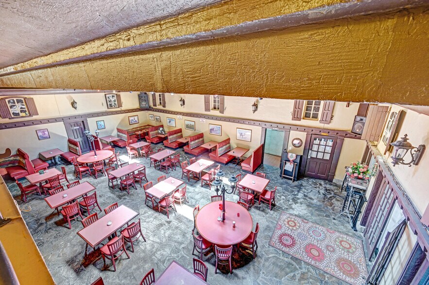 More Photos Of 300 N Cocoa Blvd, Cocoa Restaurant For Lease