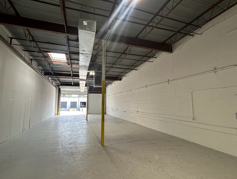 More Photos Of 8601 Jameel Rd, Houston Warehouse For Lease