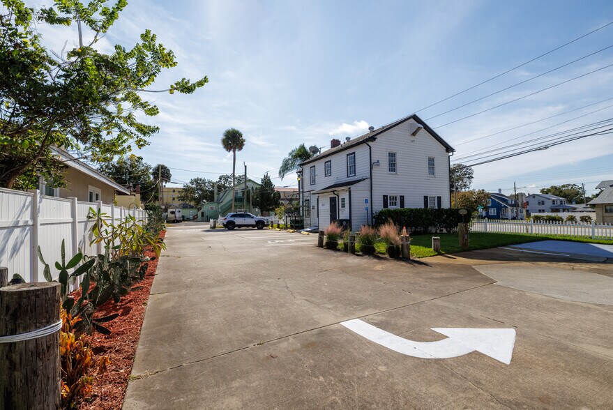 More Photos Of 429 N Ridgewood Ave, Daytona Beach Office For Sale