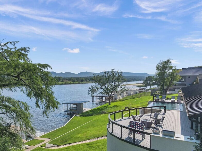More Photos Of 3120 River Oaks Dr, Kingsland Specialty For Sale