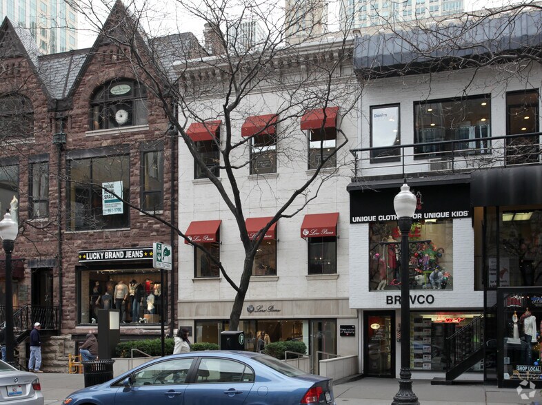 More Photos Of 45 E Oak St, Chicago Storefront For Lease