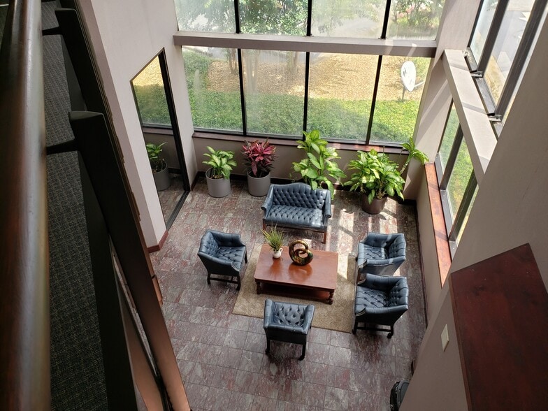 More Photos Of 495 Circle 85 St, College Park Warehouse For Lease