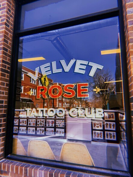 More Photos Of 1333-1343 W Devon Ave, Chicago Storefront Retail Office For Sale