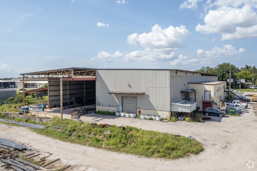 More Photos Of 5960 W Jones Ave, Zellwood Warehouse For Lease
