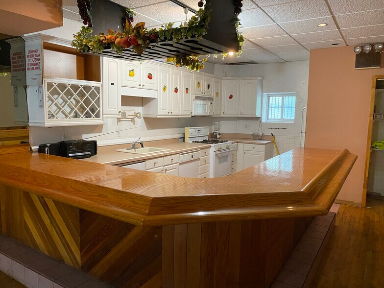 More Photos Of 1914 3rd Ave, New York Storefront Retail Office For Lease