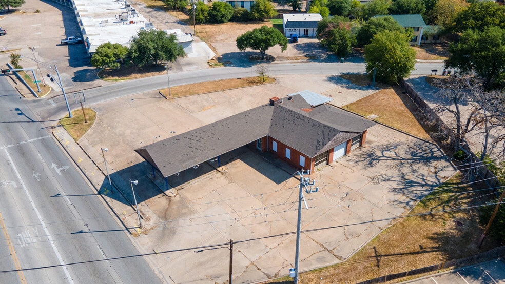 More Photos Of 3901 E 29th St, Bryan Auto Repair For Lease