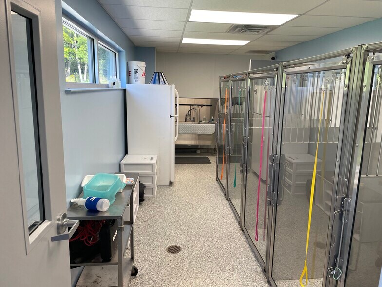 More Photos Of 205 Rowe Rd, Milford Veterinarian Kennel For Sale